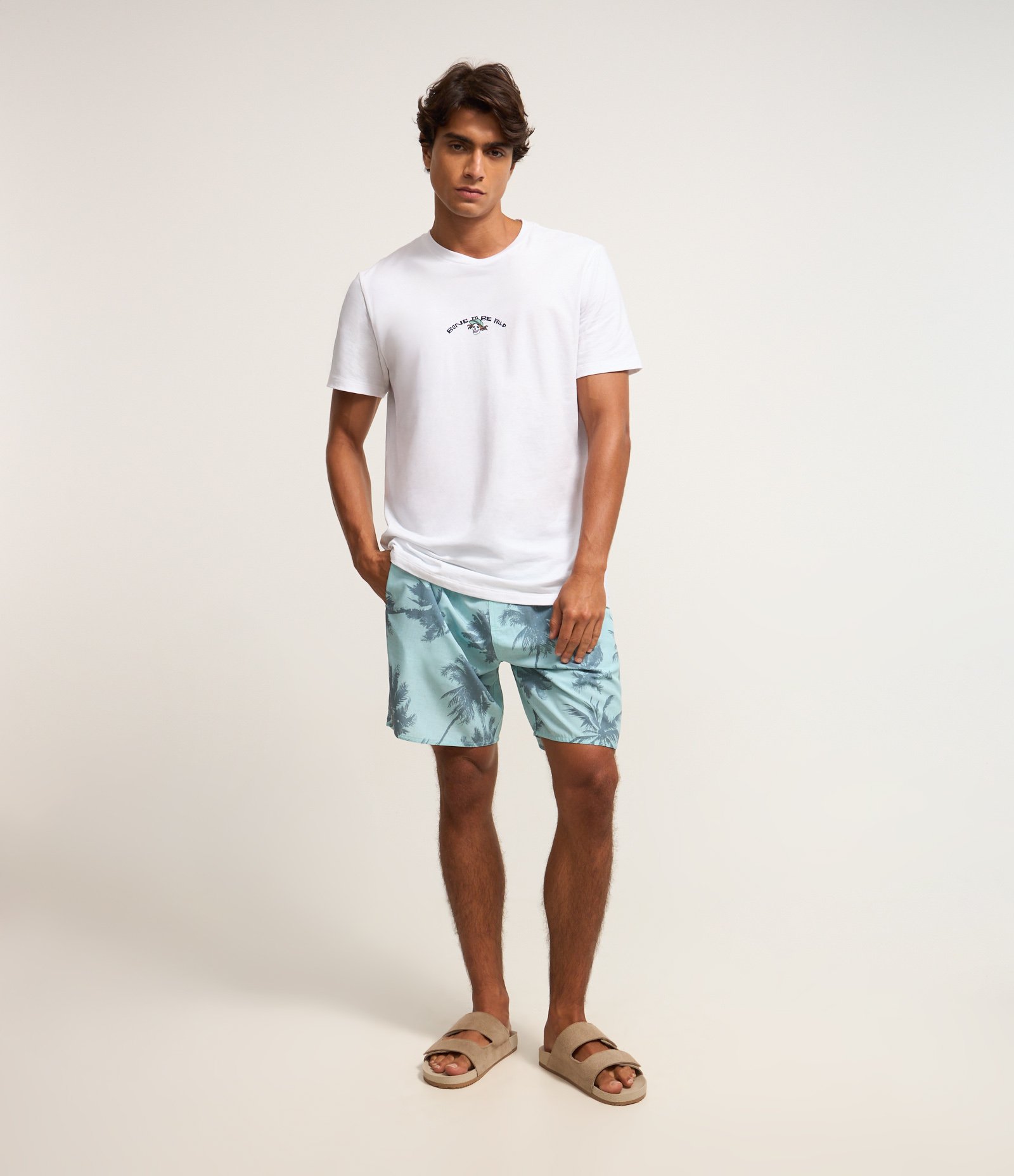 Bermuda em Microfibra com Cós Fixo e Estampa de Coqueiros Verde 1