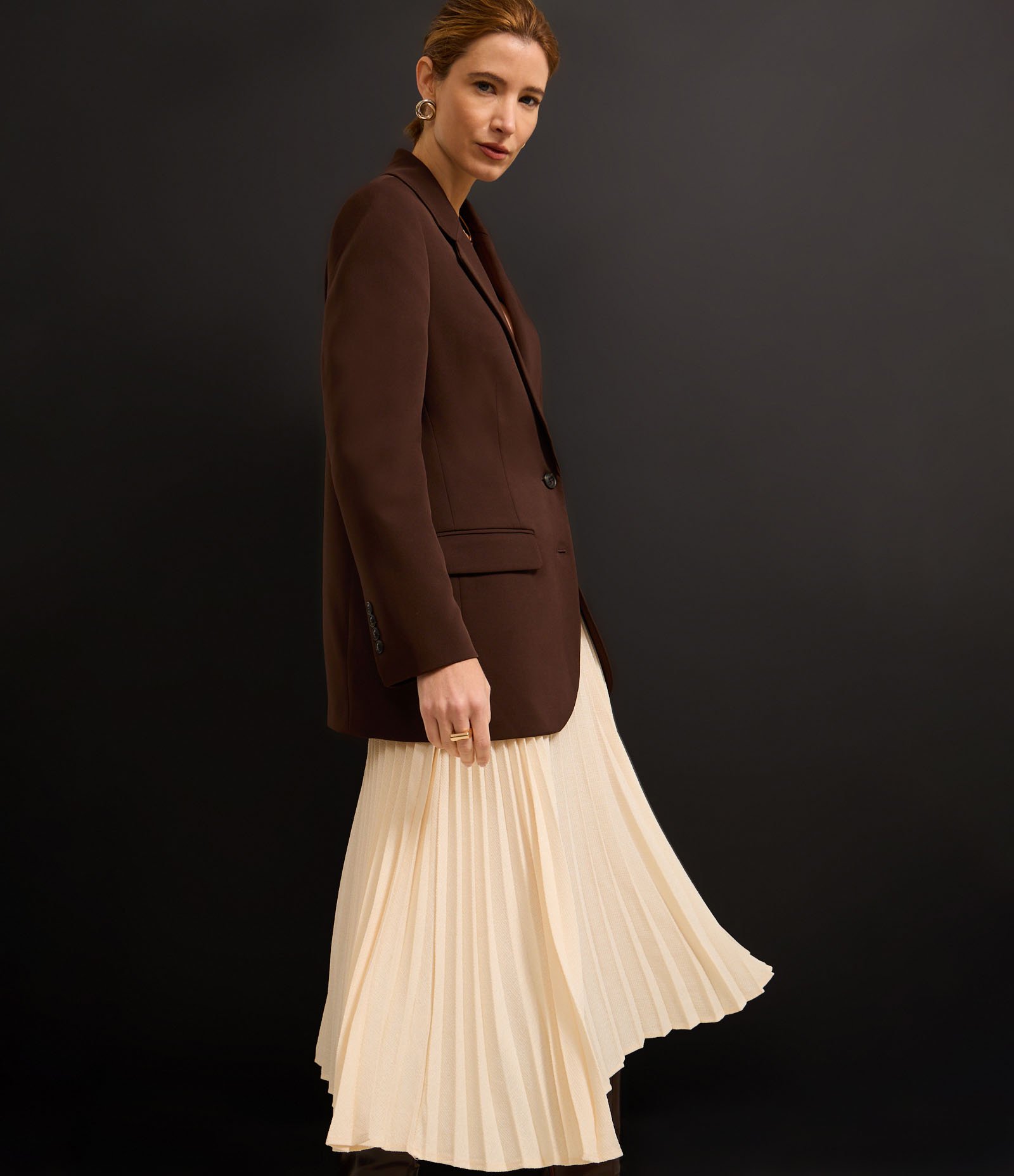 Saia Midi Alfaiatada com Textura Plissada Bege 2