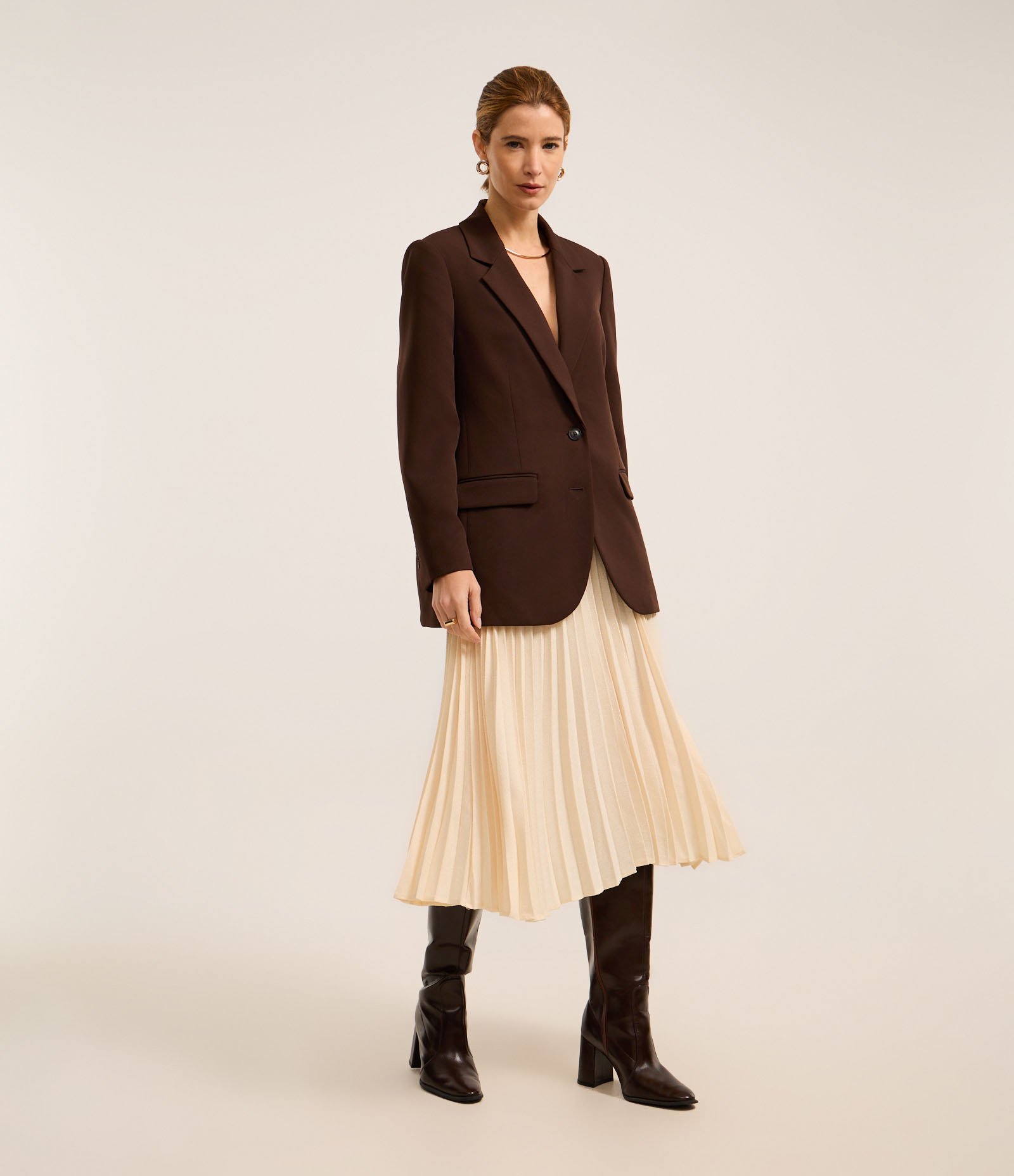 Saia Midi Alfaiatada com Textura Plissada Bege 4