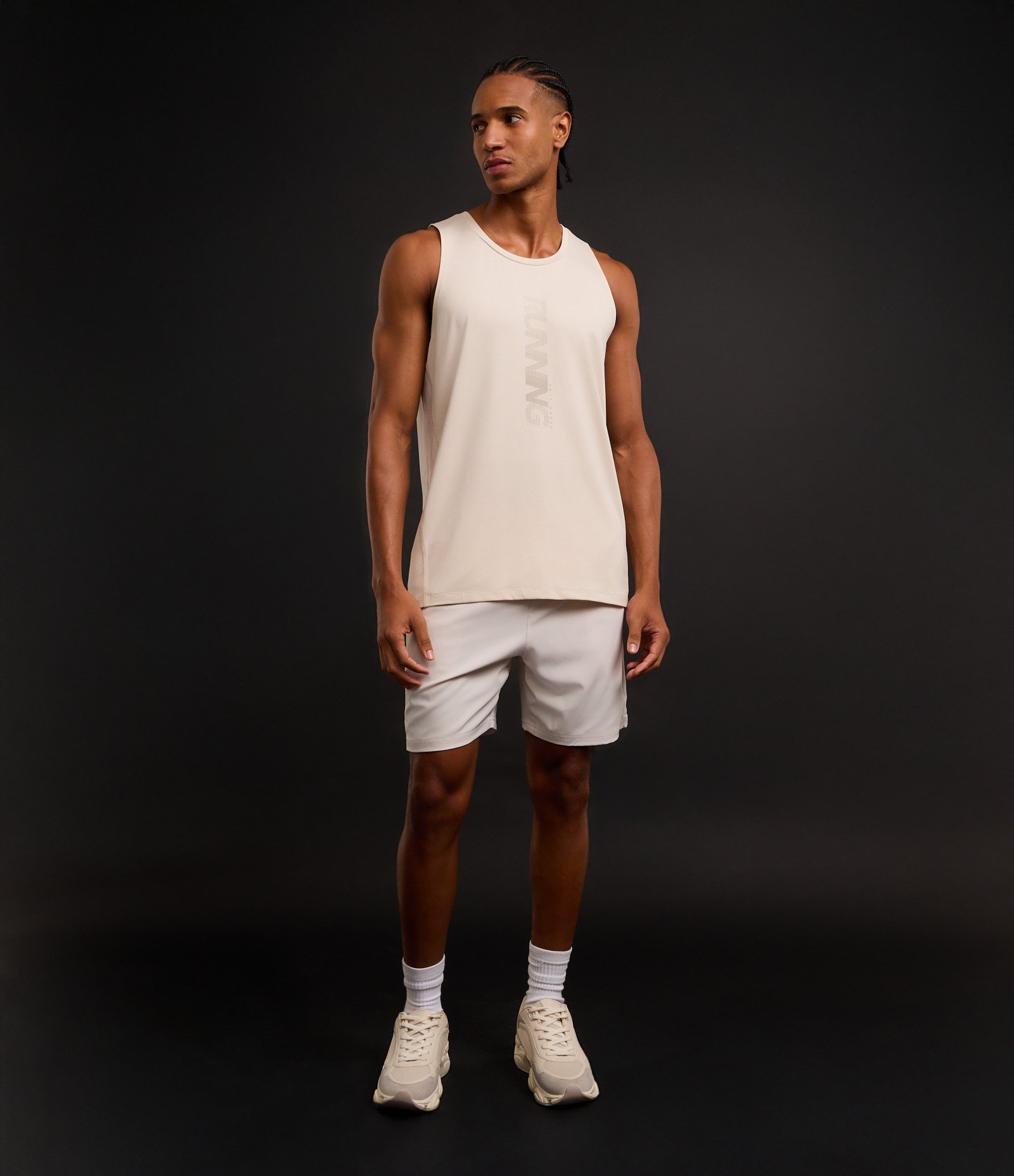 Regata Esportiva em  Tecnologia Dry Estampa  Lettering Vertical Off White 2