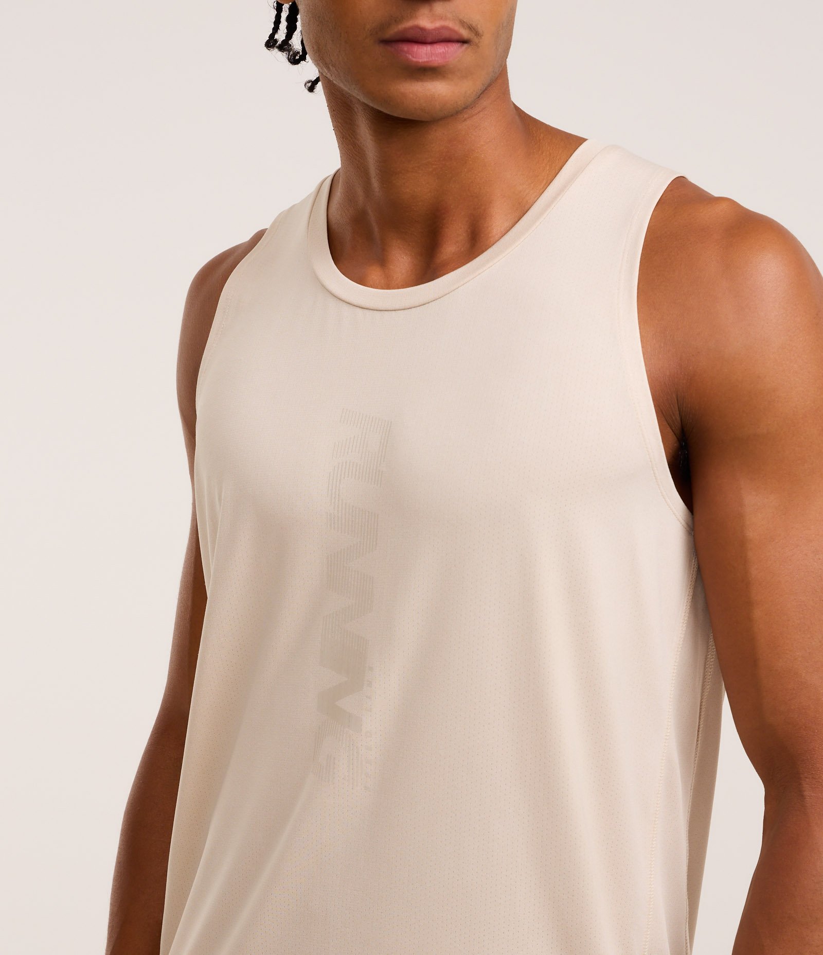 Regata Esportiva em  Tecnologia Dry Estampa  Lettering Vertical Off White 3