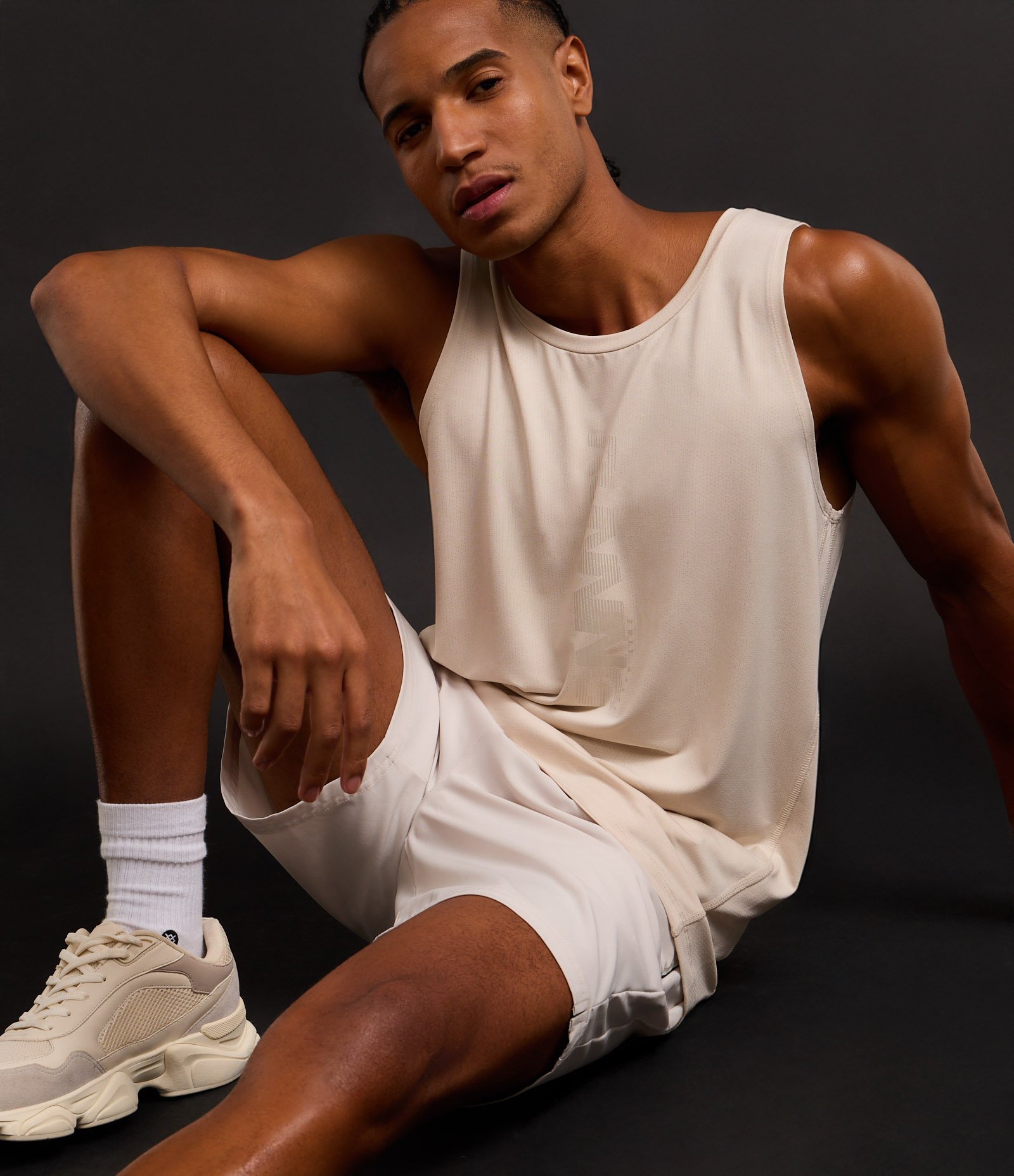 Regata Esportiva em  Tecnologia Dry Estampa  Lettering Vertical Off White 4