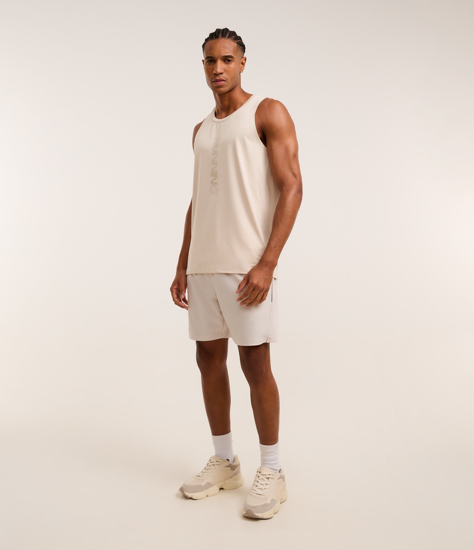 Regata Esportiva em  Tecnologia Dry Estampa  Lettering Vertical Off White 5