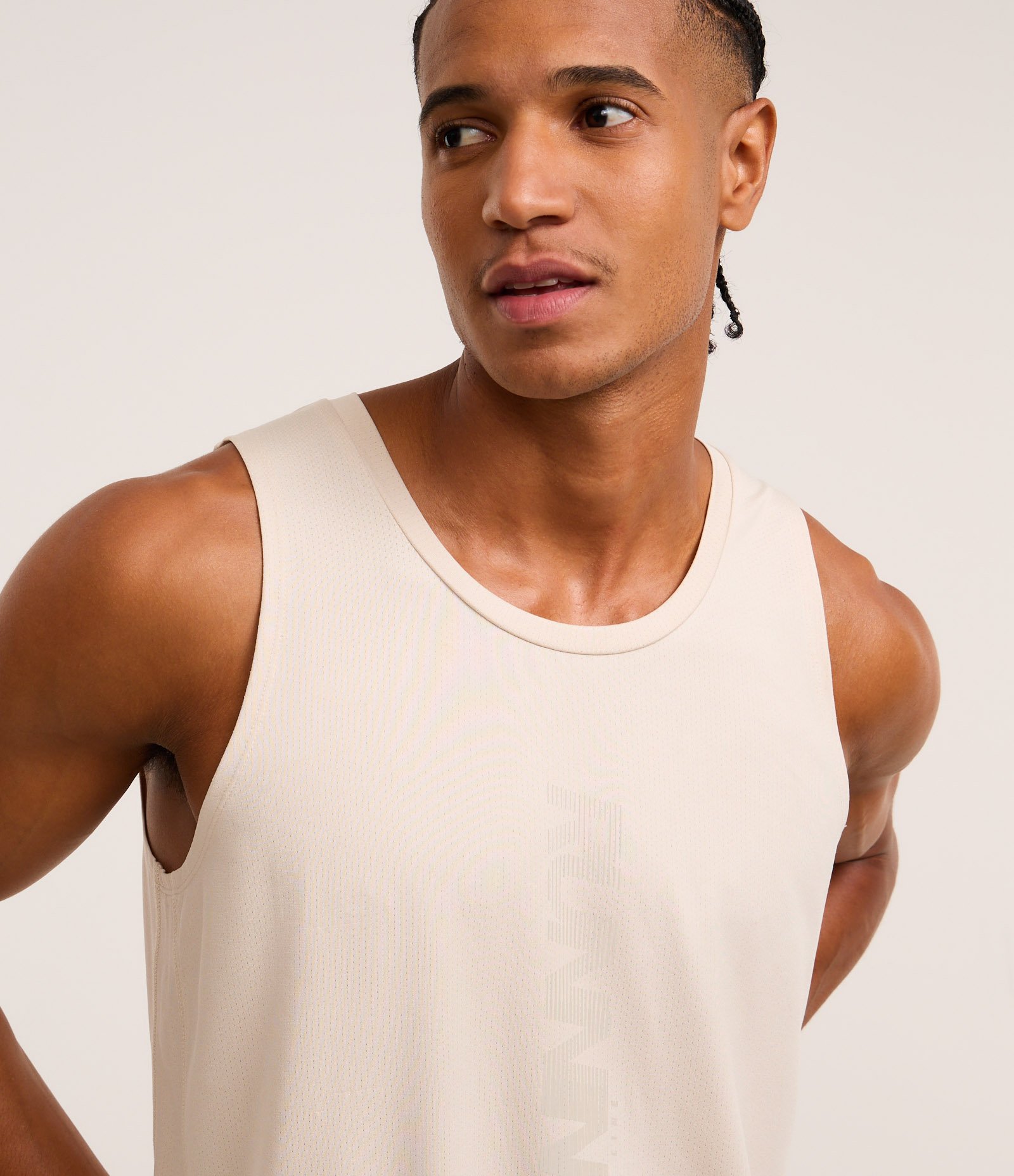 Regata Esportiva em  Tecnologia Dry Estampa  Lettering Vertical Off White 6