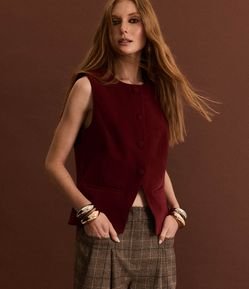 Colete Boho Alongado em Suede com Detalhe V na Barra
