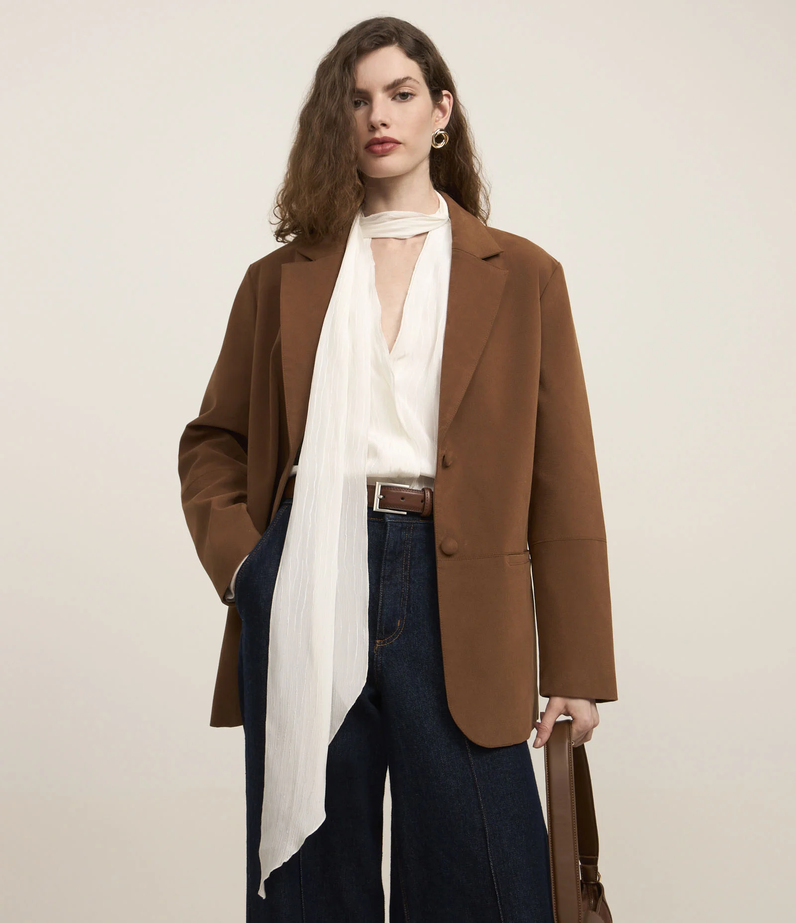 Blazer Oversized em Suede com Abotoamento Duplo Marrom 2
