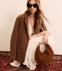 Blazer Oversized em Suede com Abotoamento Duplo