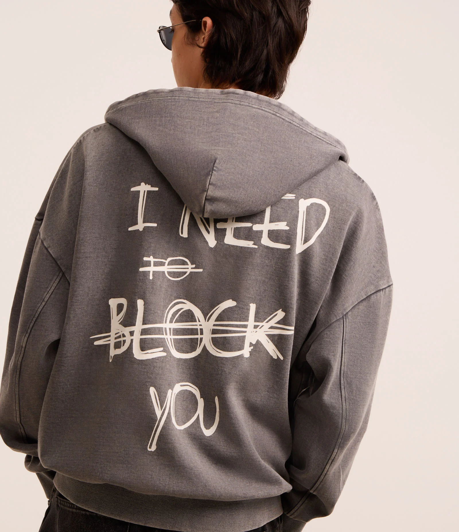 Casaco Boxy em Moletom com Felpa e Estampa Localizada e Efeito Lavado Cinza 2