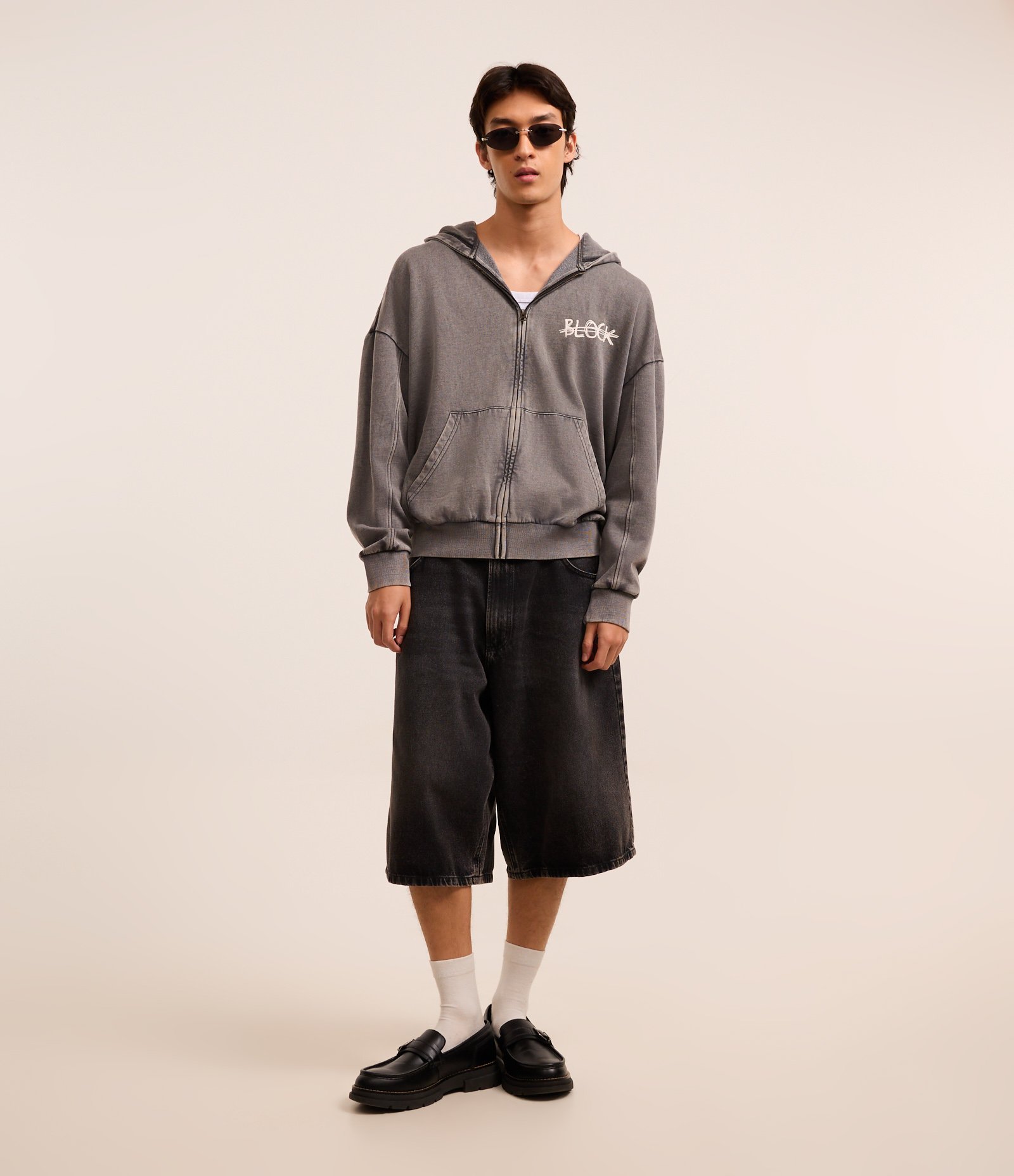 Casaco Boxy em Moletom com Felpa e Estampa Localizada e Efeito Lavado Cinza 3