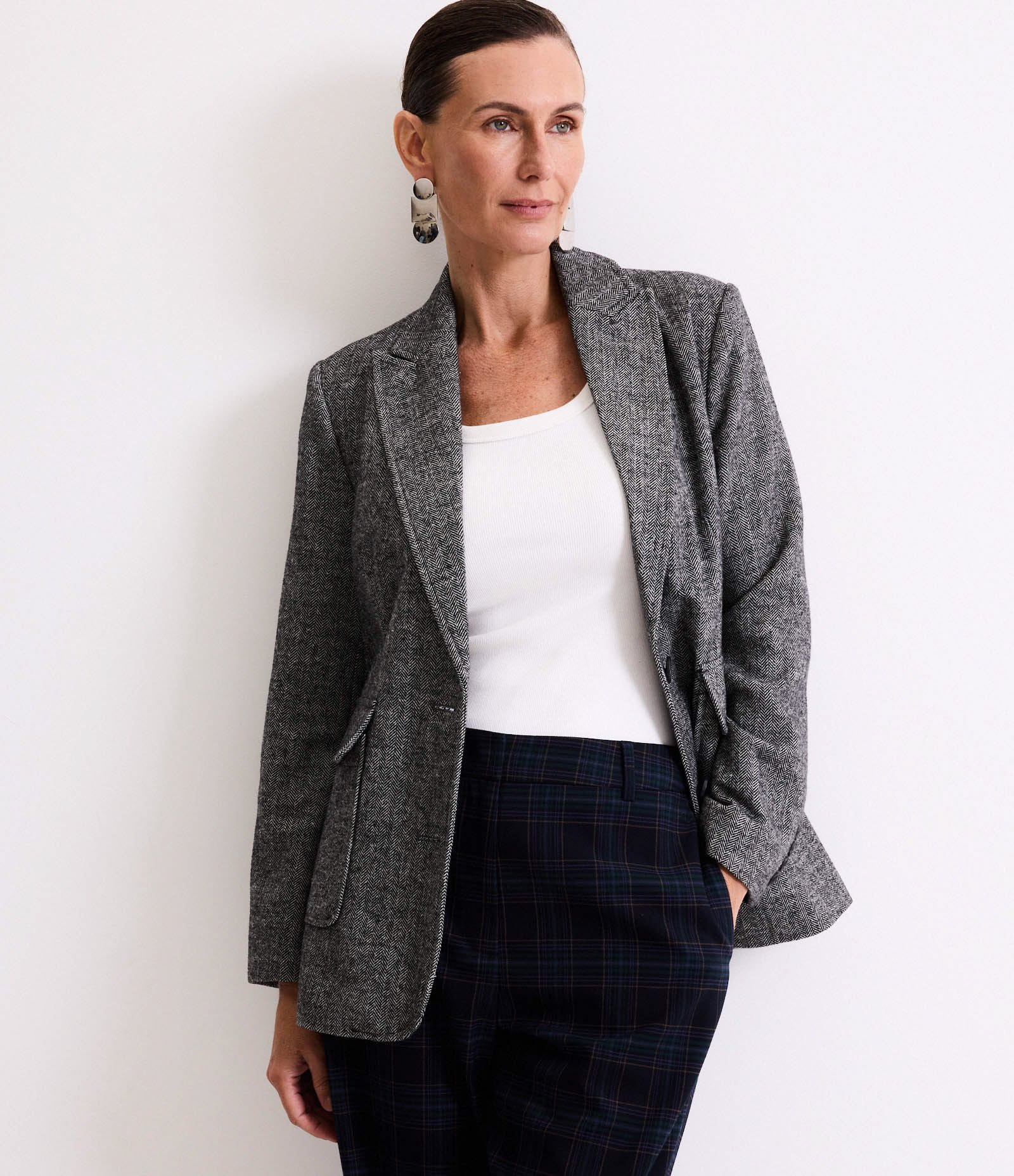 Blazer em Polivelour Quentinho com Bolsos e Espinha de Peixe Cinza 1