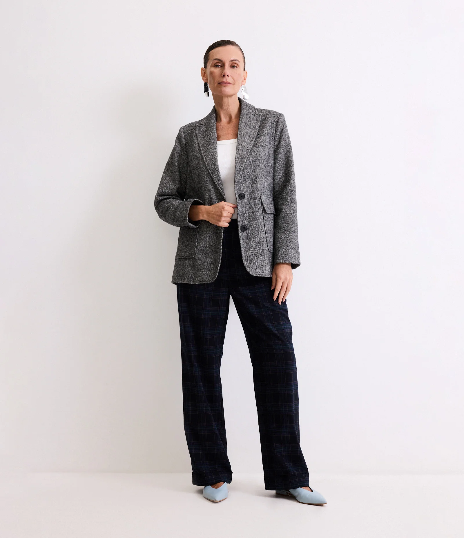 Blazer em Polivelour Quentinho com Bolsos e Espinha de Peixe Cinza 2