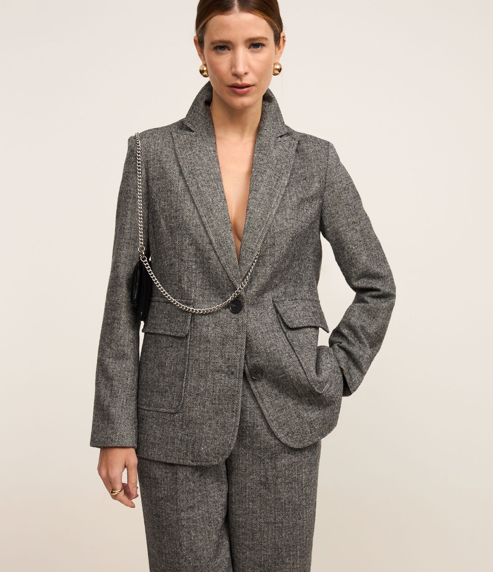 Blazer em Polivelour Quentinho com Bolsos e Espinha de Peixe Cinza 1