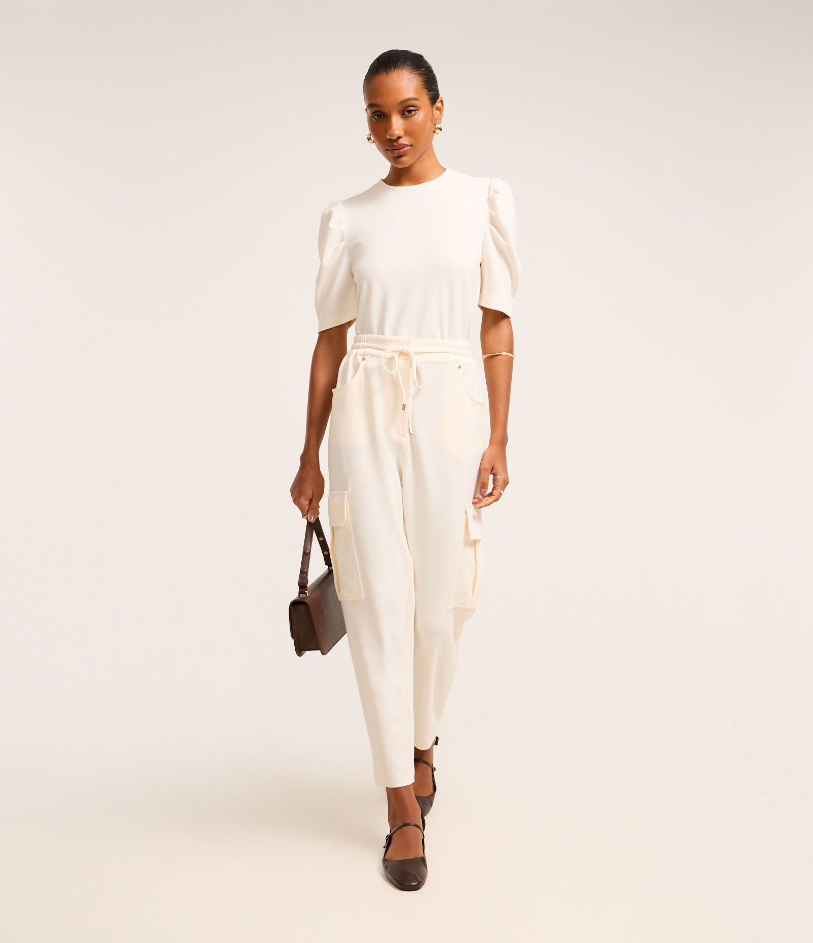 Blusa em Crepe com Manga Bufante e Fechamento nas Costas Branco 2