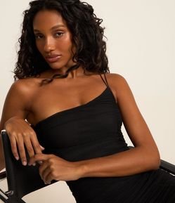 Vestido Curto em Tule com Ombro Único e Detalhe Franzido