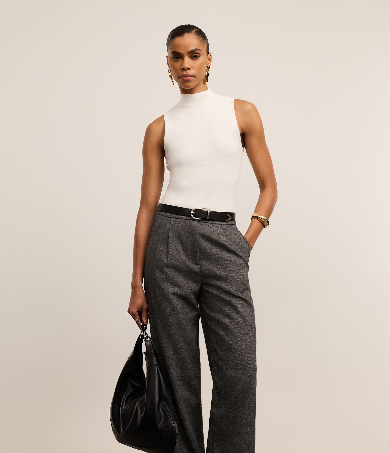 Calça Alfaiataria Reta em Polivelour com Cintura Alta Cinza 2