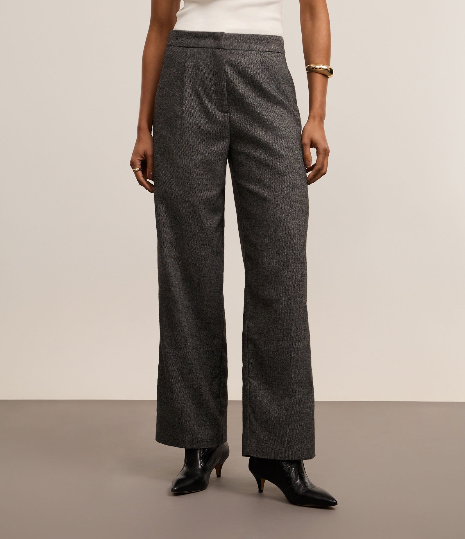 Calça Alfaiataria Reta em Polivelour com Cintura Alta Cinza 3