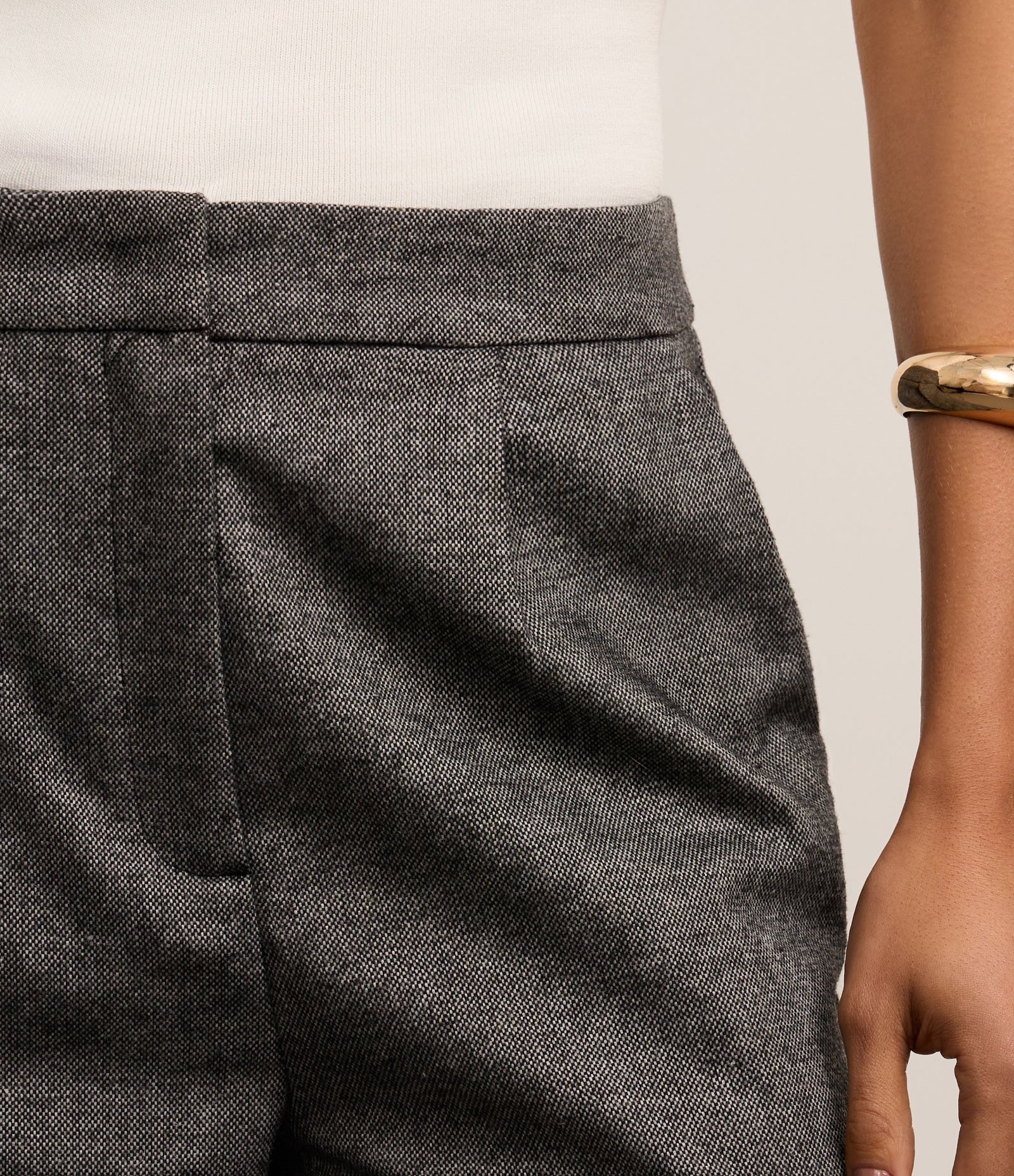 Calça Alfaiataria Reta em Polivelour com Cintura Alta Cinza 4