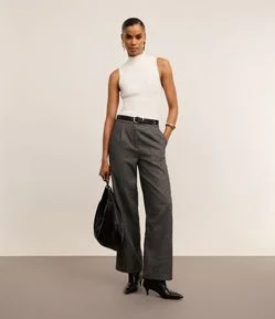 Calça Alfaiataria Reta em Polivelour com Cintura Alta