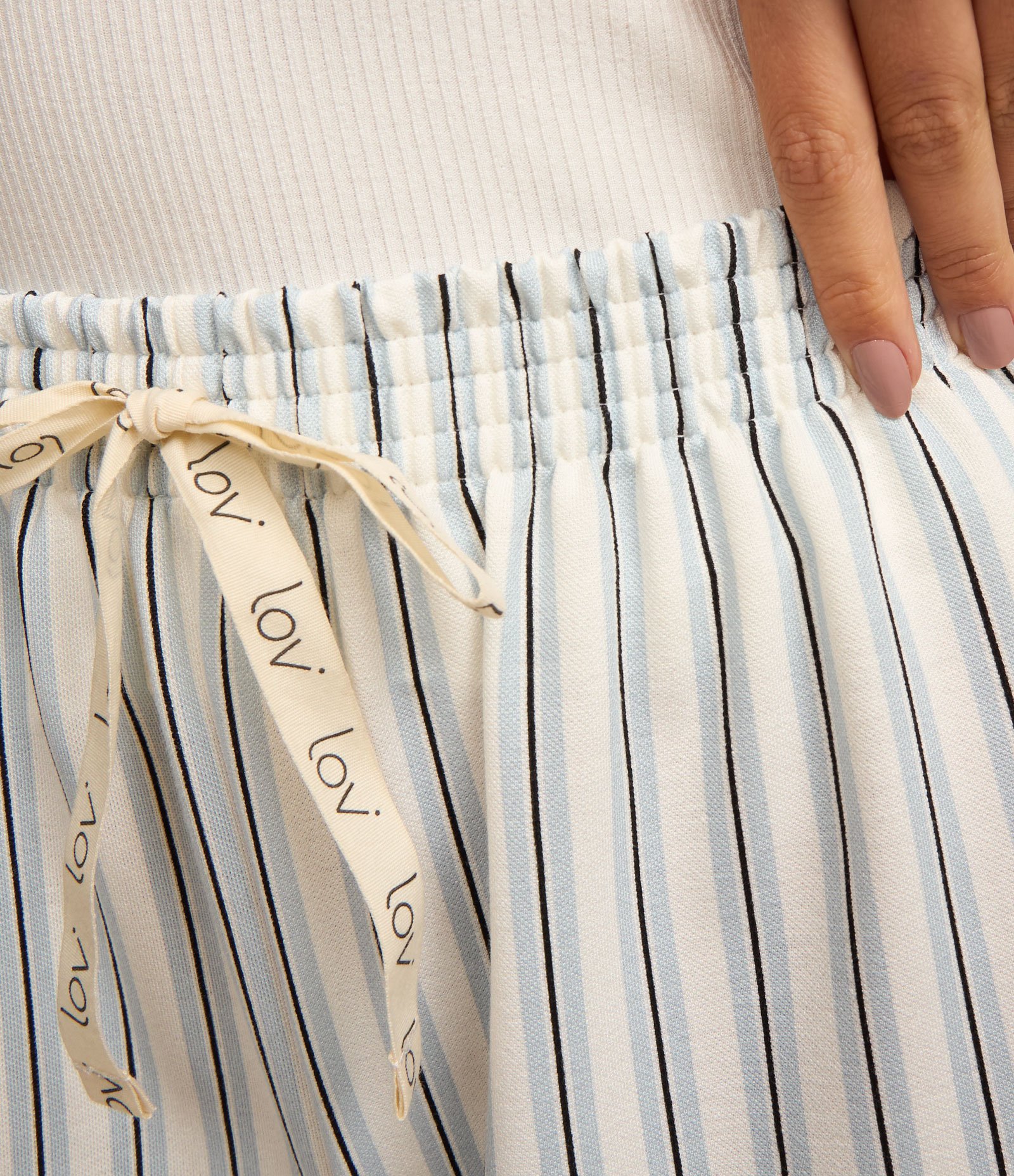 Pijama Short Doll Regata com Alças Largas E Short Com Estampa Listrada Branco/Azul 4