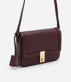 Bolsa Média com Tampa e Detalhes em Metal