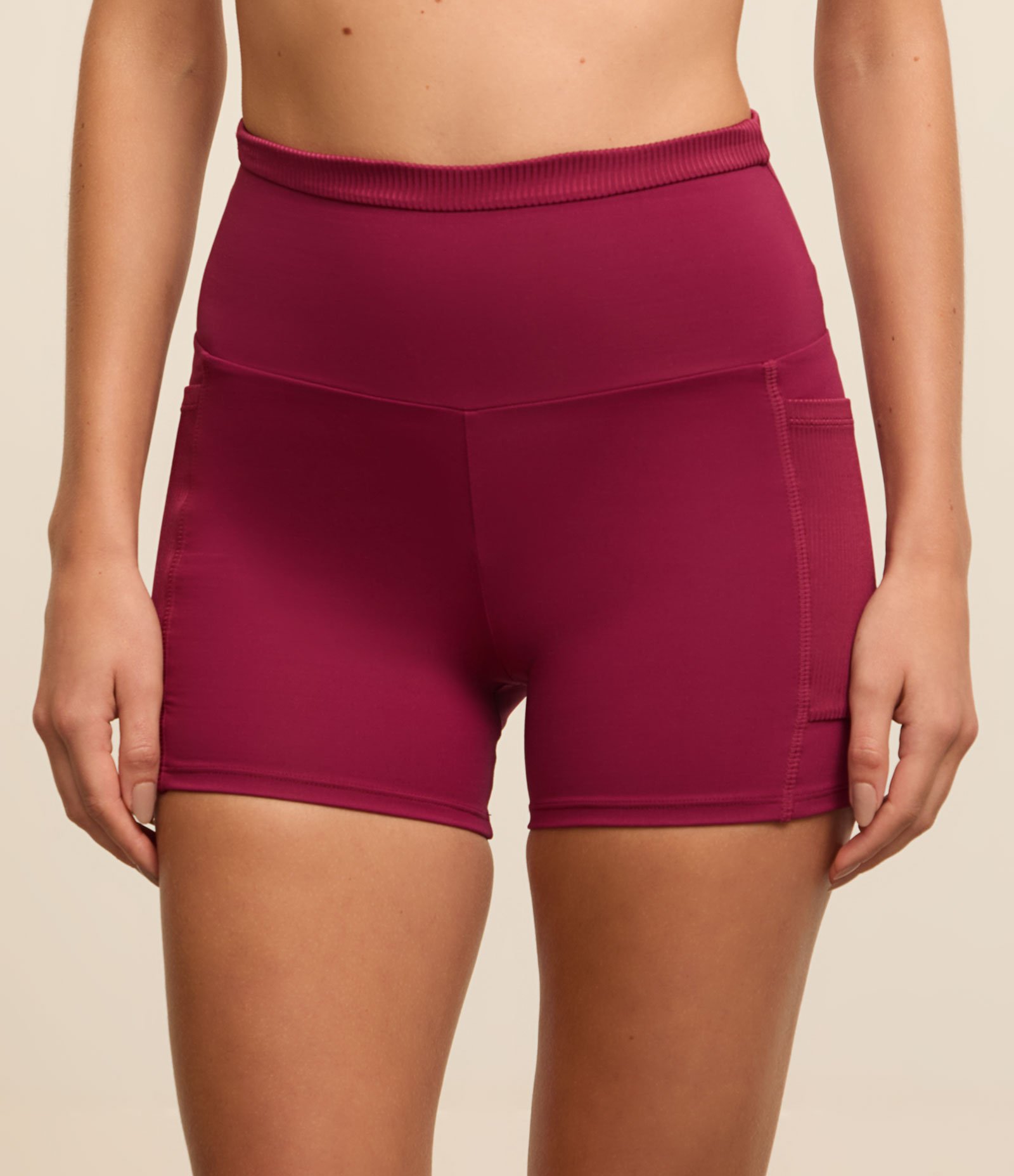 Bermuda Esportiva em Microfibra com Cós Dobrado com Textura Vermelho 2