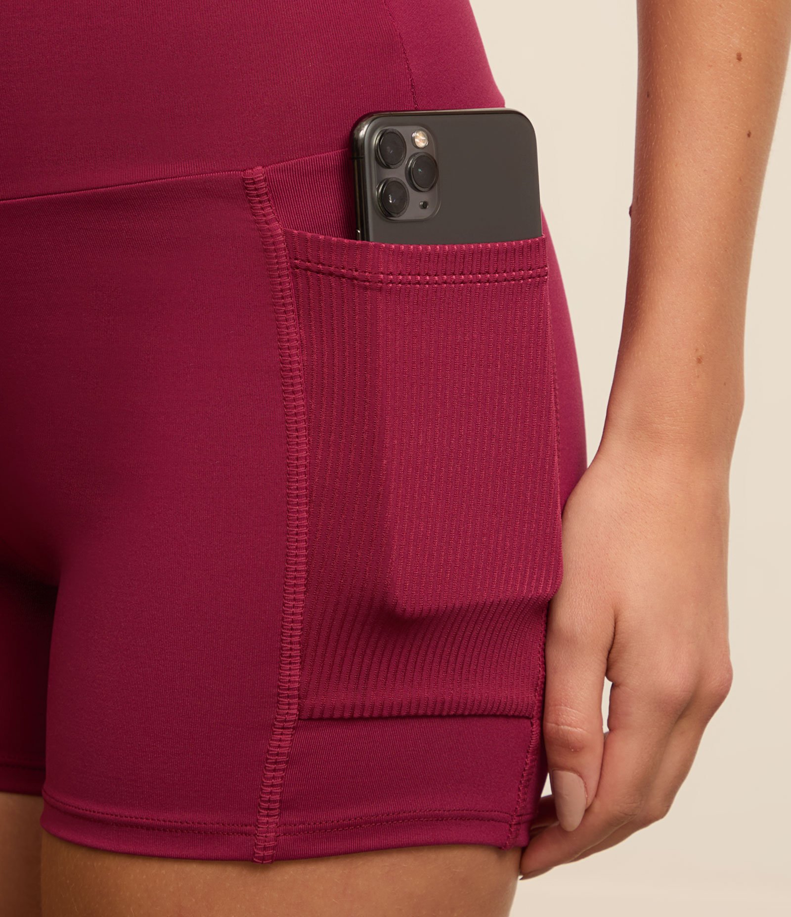 Bermuda Esportiva em Microfibra com Cós Dobrado com Textura Vermelho 4