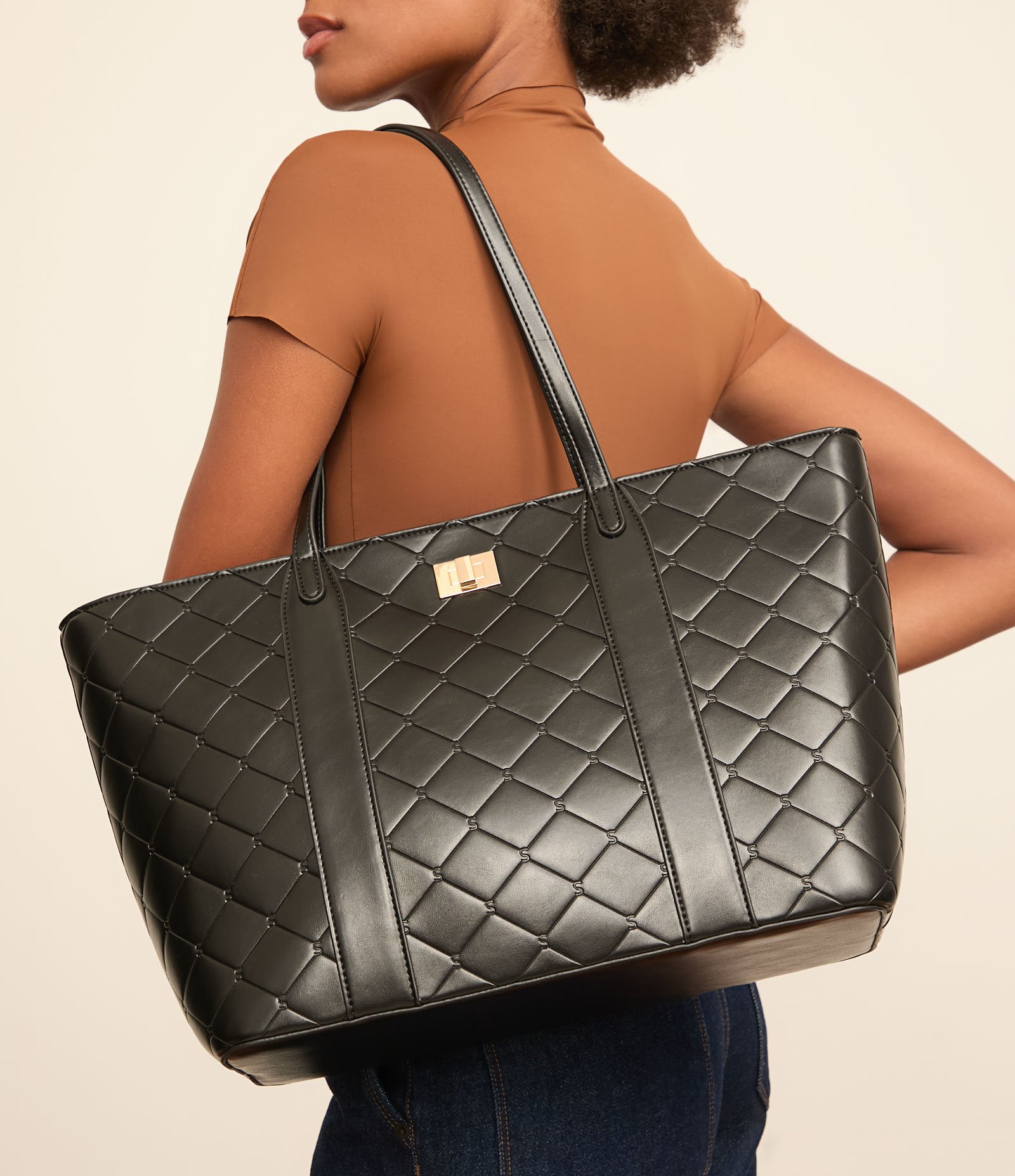 Bolsa Grande em PU com Textura Embossed Preto 1