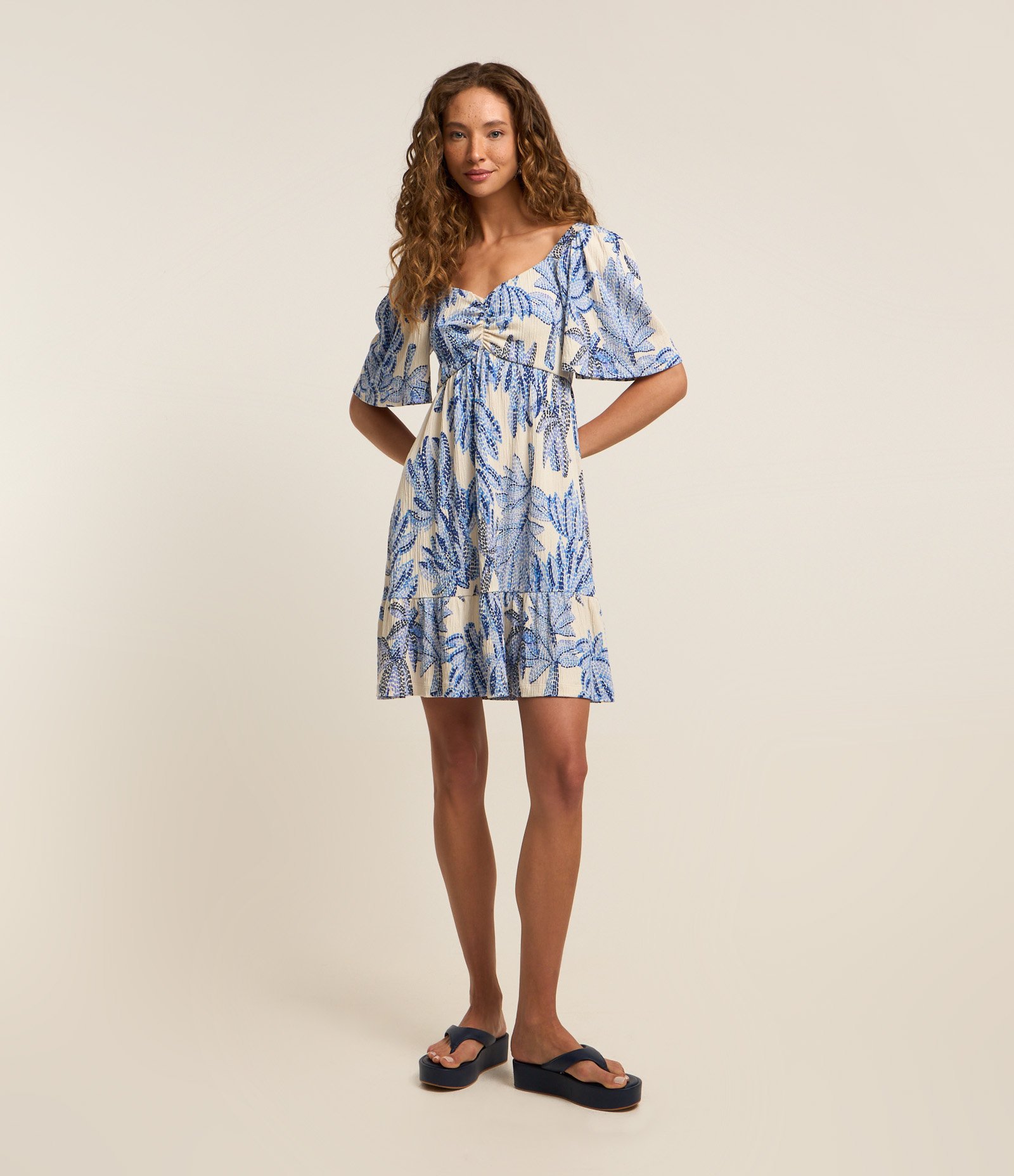 Vestido Curto Texturizado com Estampa Bananeiras Azul 2