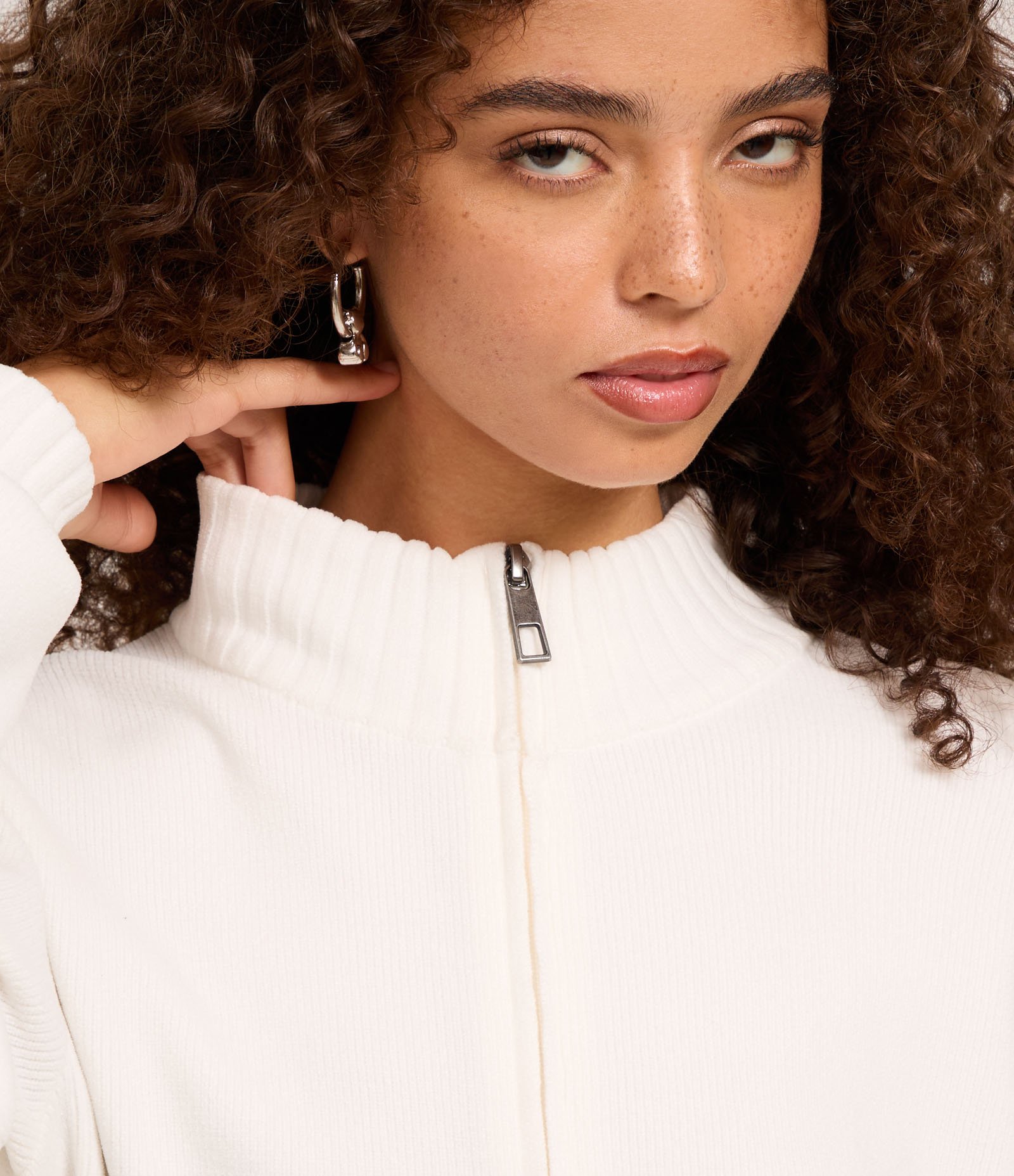 Casaco em Tricô com Zíper e Golinha Alta Branco 4