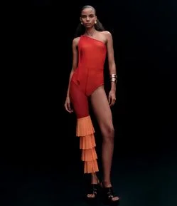 Macacão Flare com Uma Perna Só e Laço no Ombro