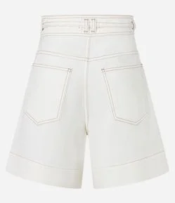 Bermuda em Sarja com Cinto e Recorte Diferenciado