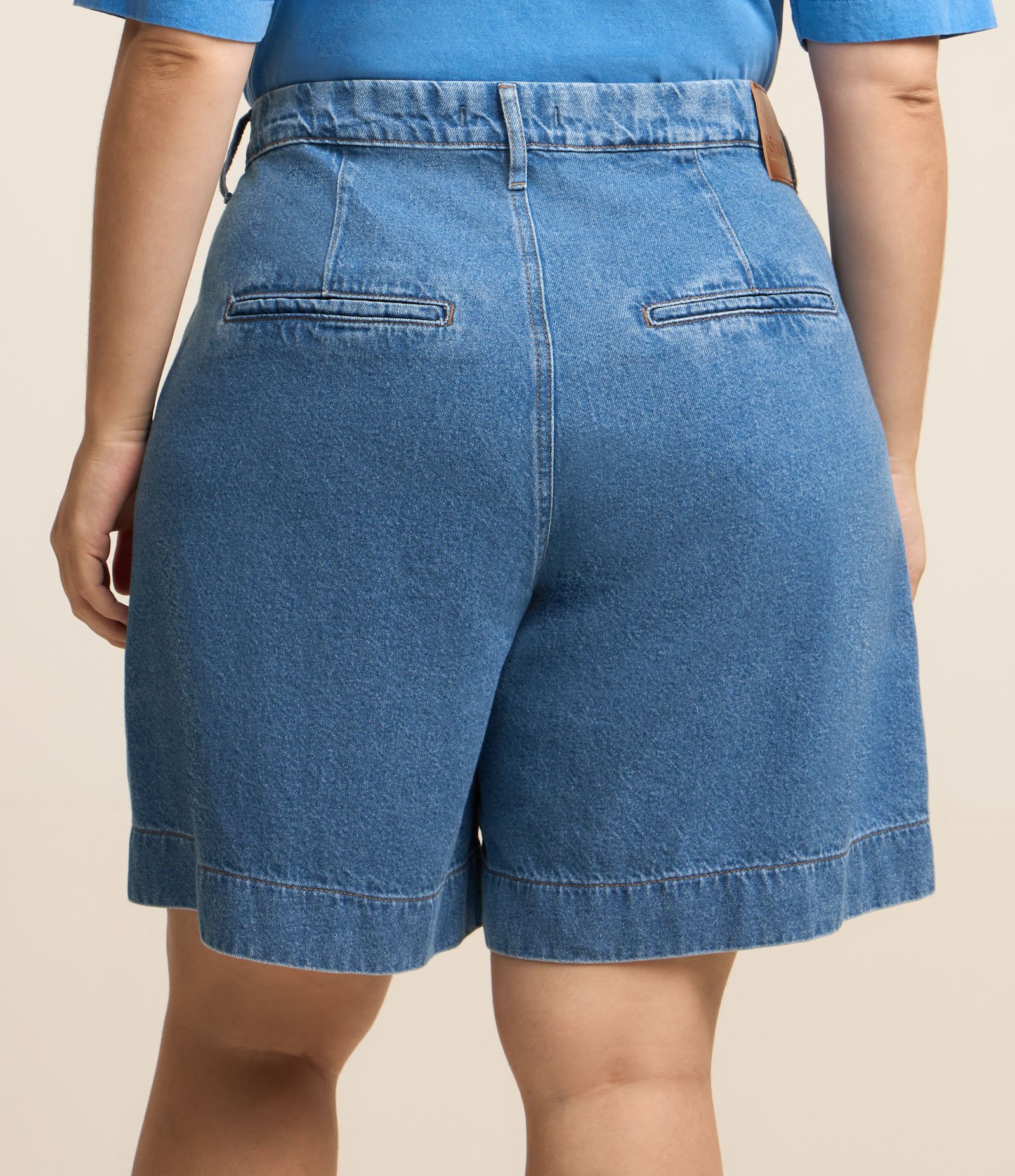 Bermuda em Jeans com Barra Larga e Prega Curve & Plus Size Azul 3