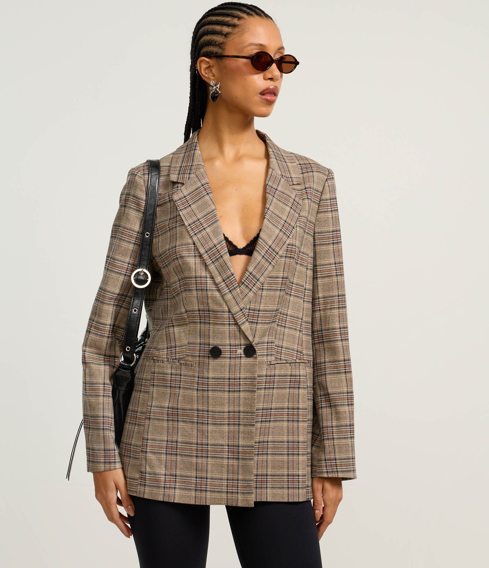 Blazer Alongado em Alfaiataria Xadrez com Bolso Embutido Cinza 3