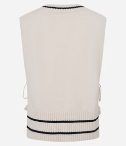 Poncho em Tricô com Amarração Lateral e Detalhes Contrastantes