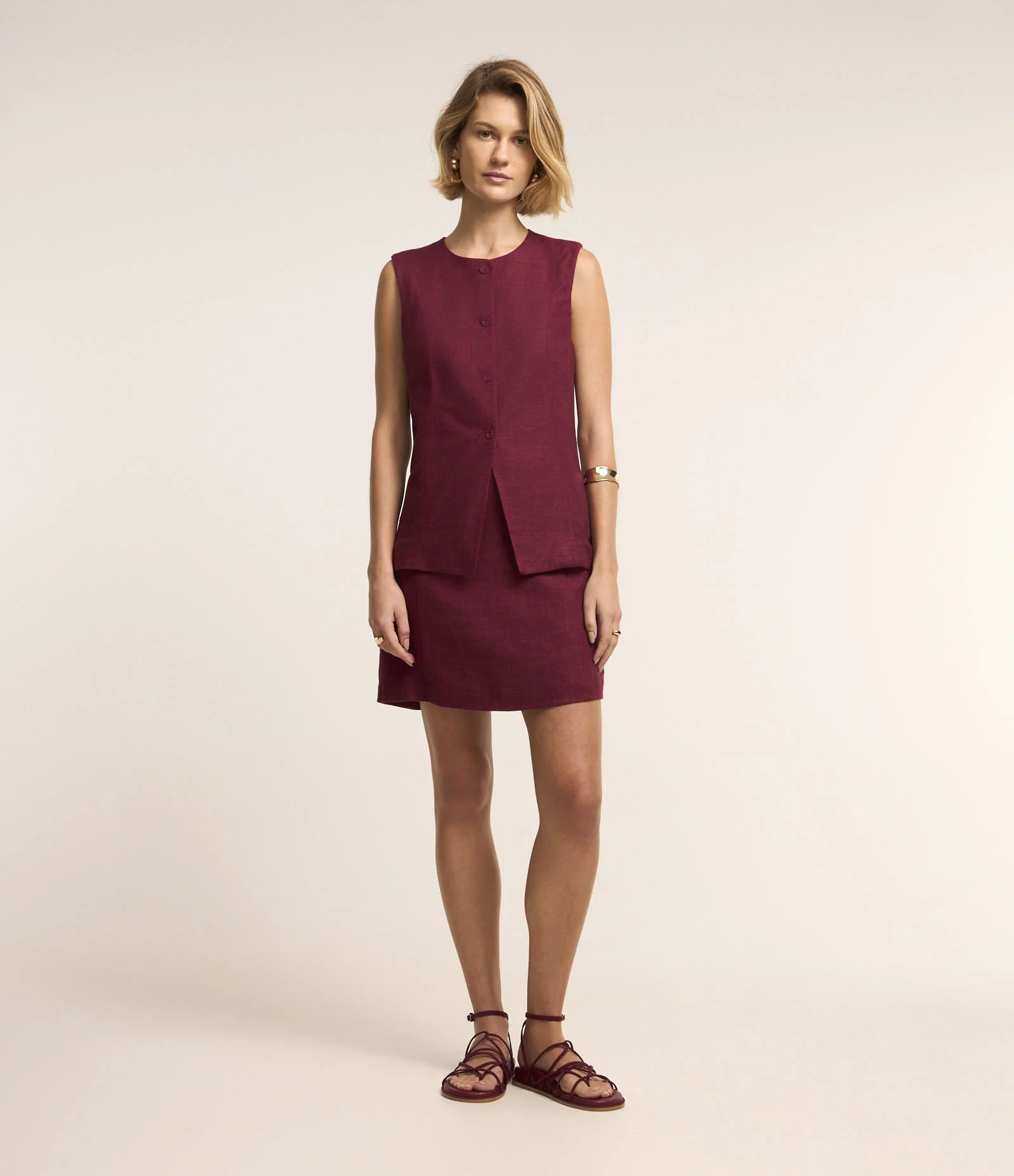 Colete com Botões Forrados e Detalhe em V na Barra 2