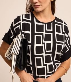 Blusa em Algodão com Estampa Geométrica Irregular