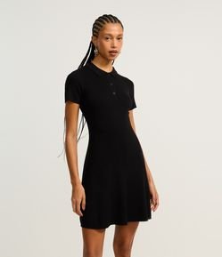 Vestido Evasê em Tricô com Gola Polo