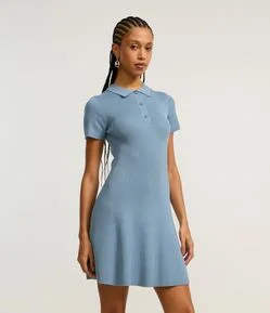Vestido Evasê em Tricô com Gola Polo