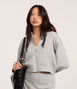Casaco Slim em Moletom com Capuz e Forro Fleece