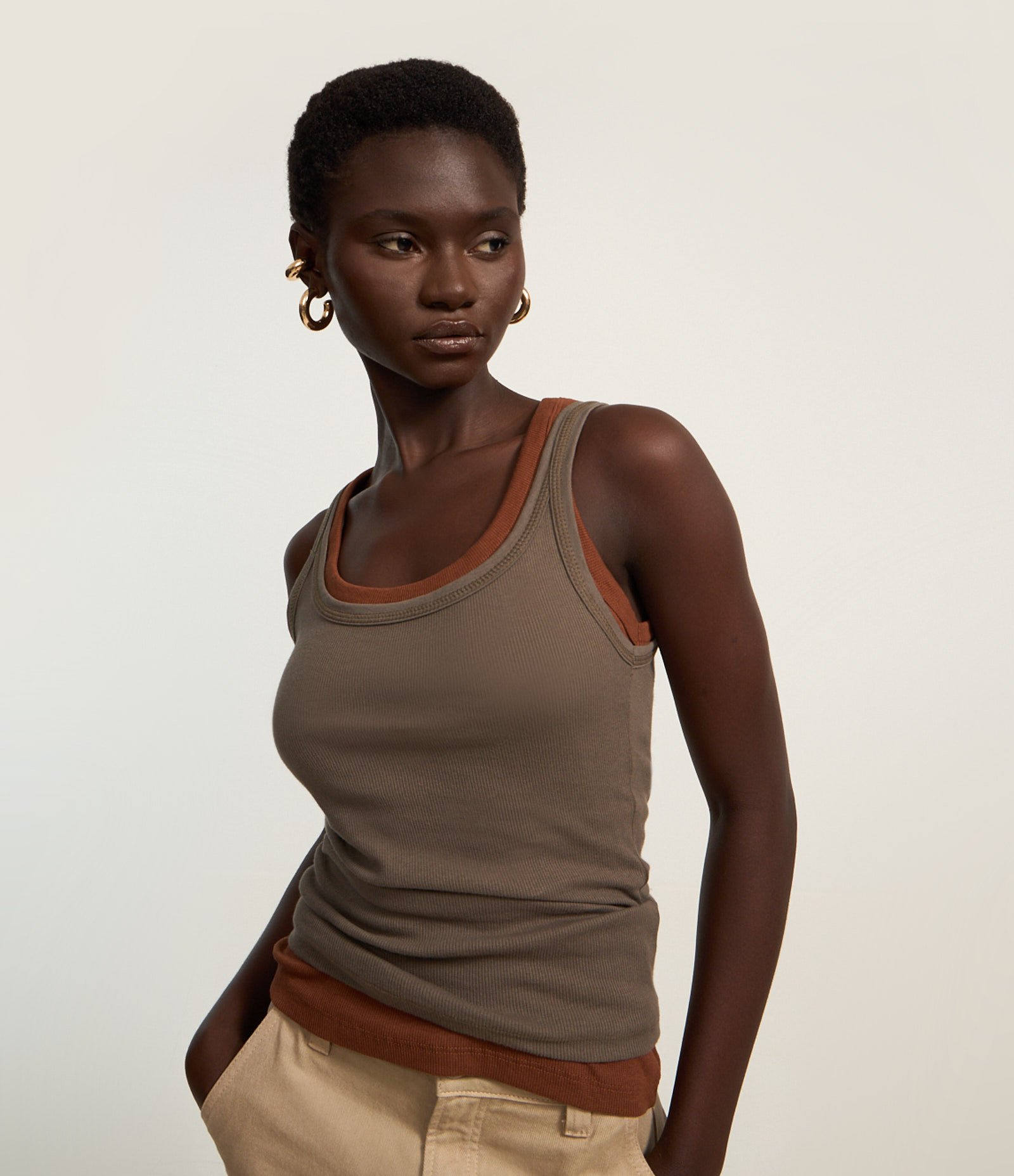 Blusa sem Manga em Ribana com Decote Halter 1