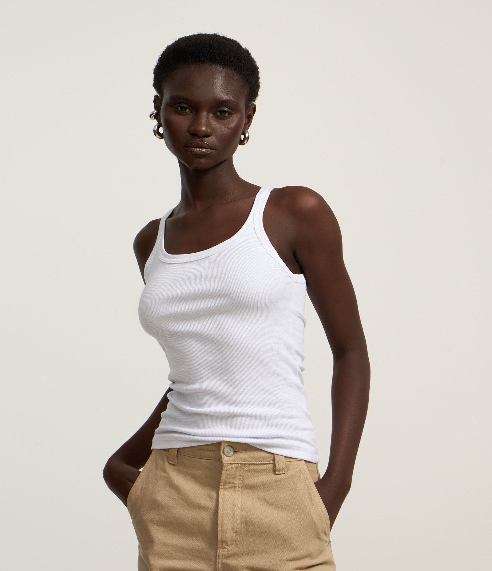 Blusa sem Manga em Ribana com Decote Halter Branco 1