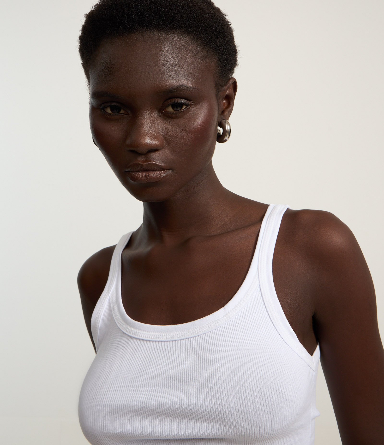 Blusa sem Manga em Ribana com Decote Halter Branco 3