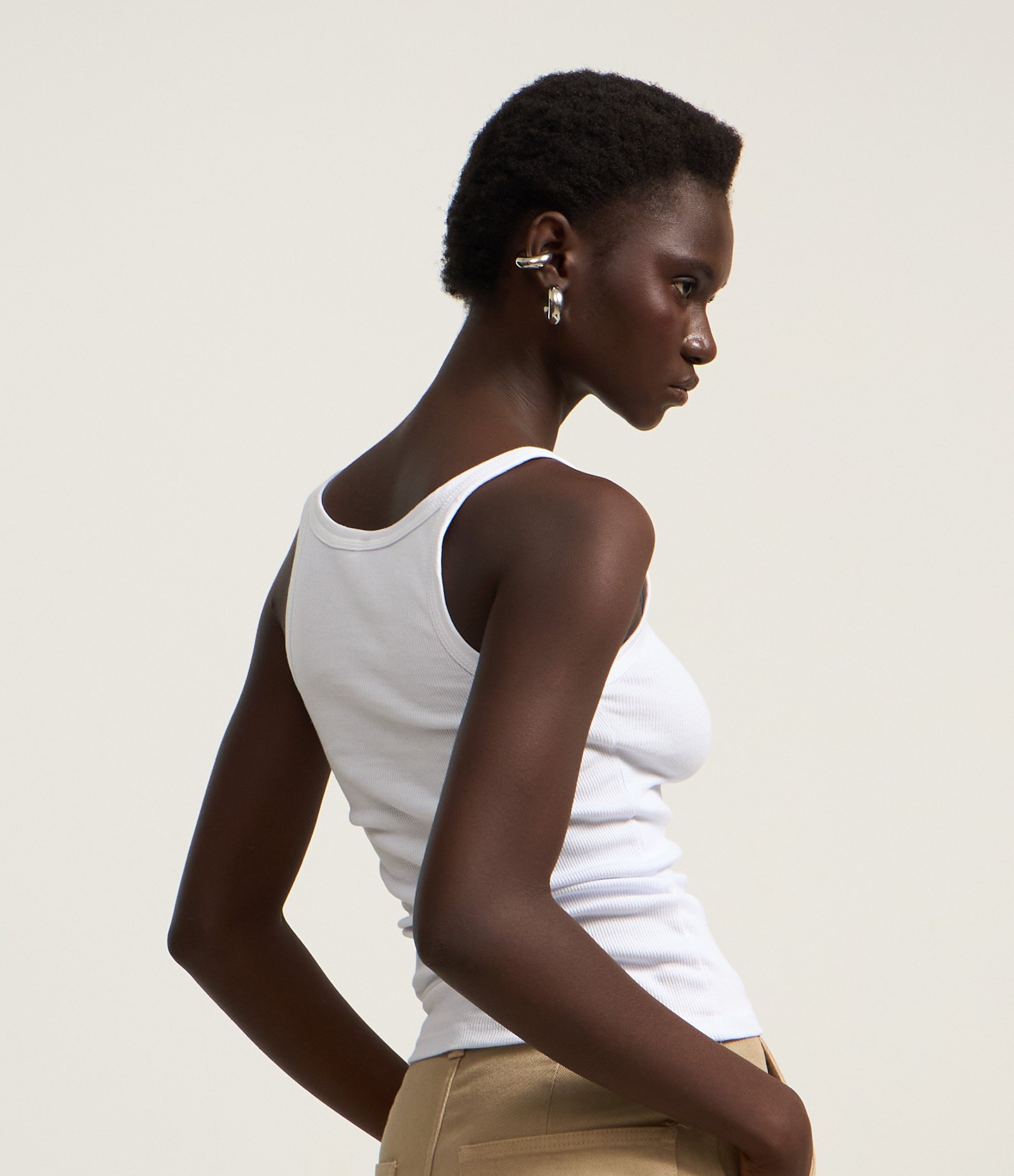 Blusa sem Manga em Ribana com Decote Halter Branco 4