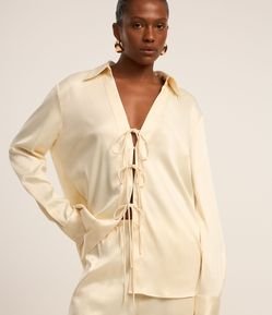 Camisa Regular Acetinada com Amarração Frontal