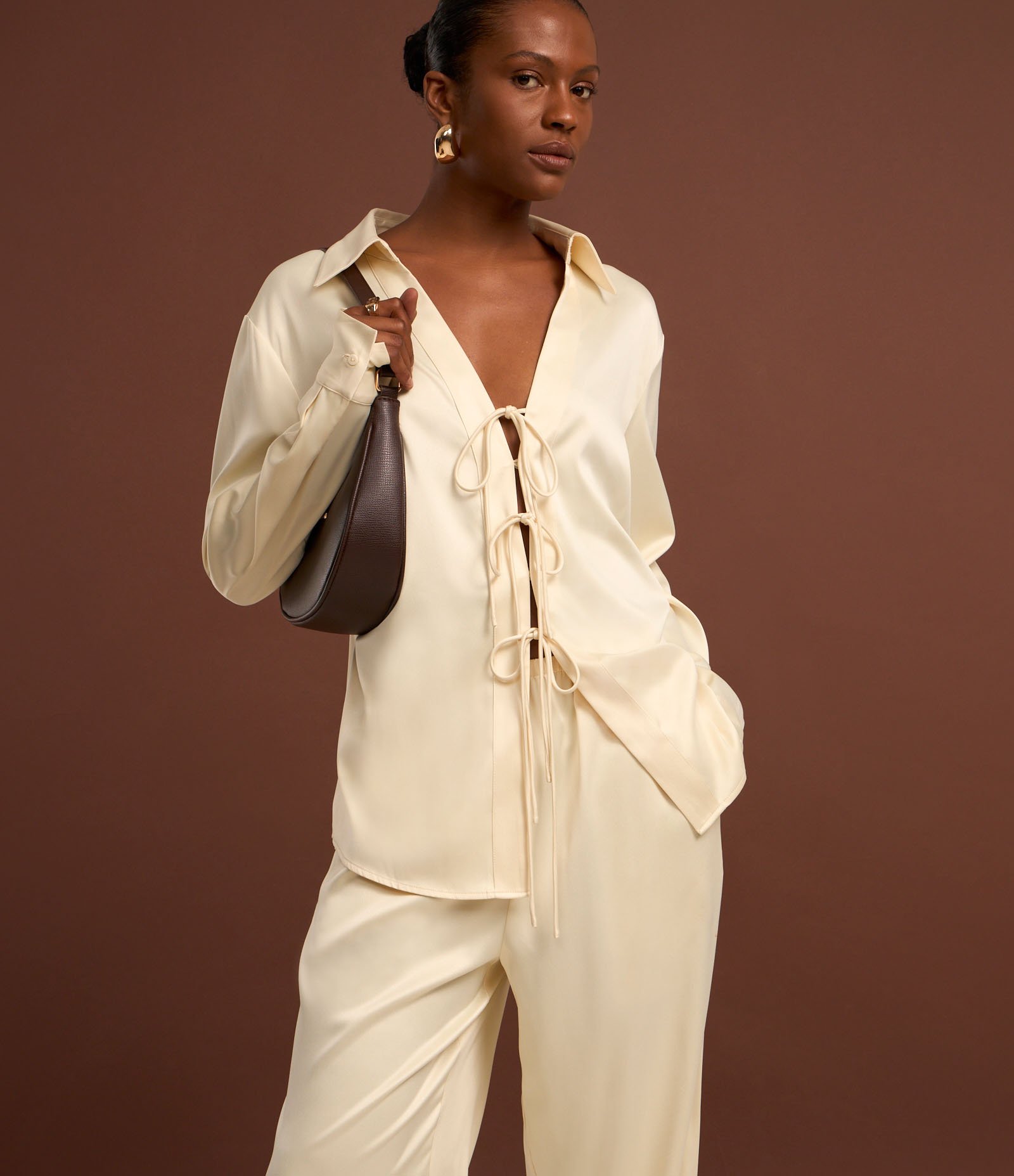 Calça Wide Leg Acetinada com Cós de Elástico Bege Creme 5