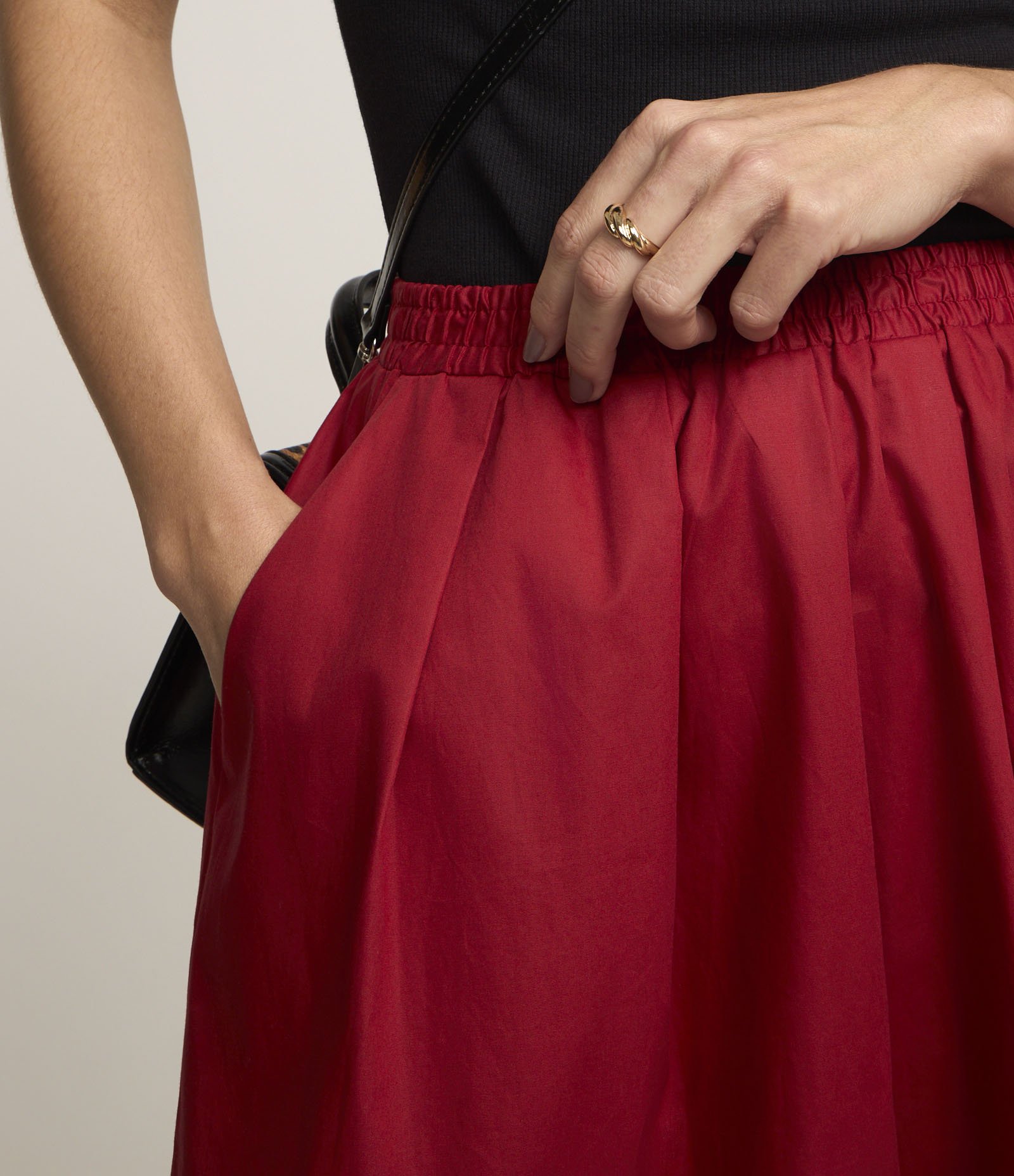 Saia Midi em Tricoline com Cós Elástico Vermelho 4