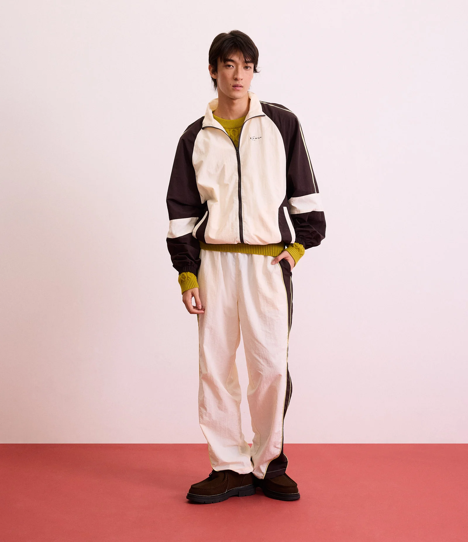 Calça Esportiva em Poliamida com Cós Elástico e Detalhes Contrastantes Bege 1