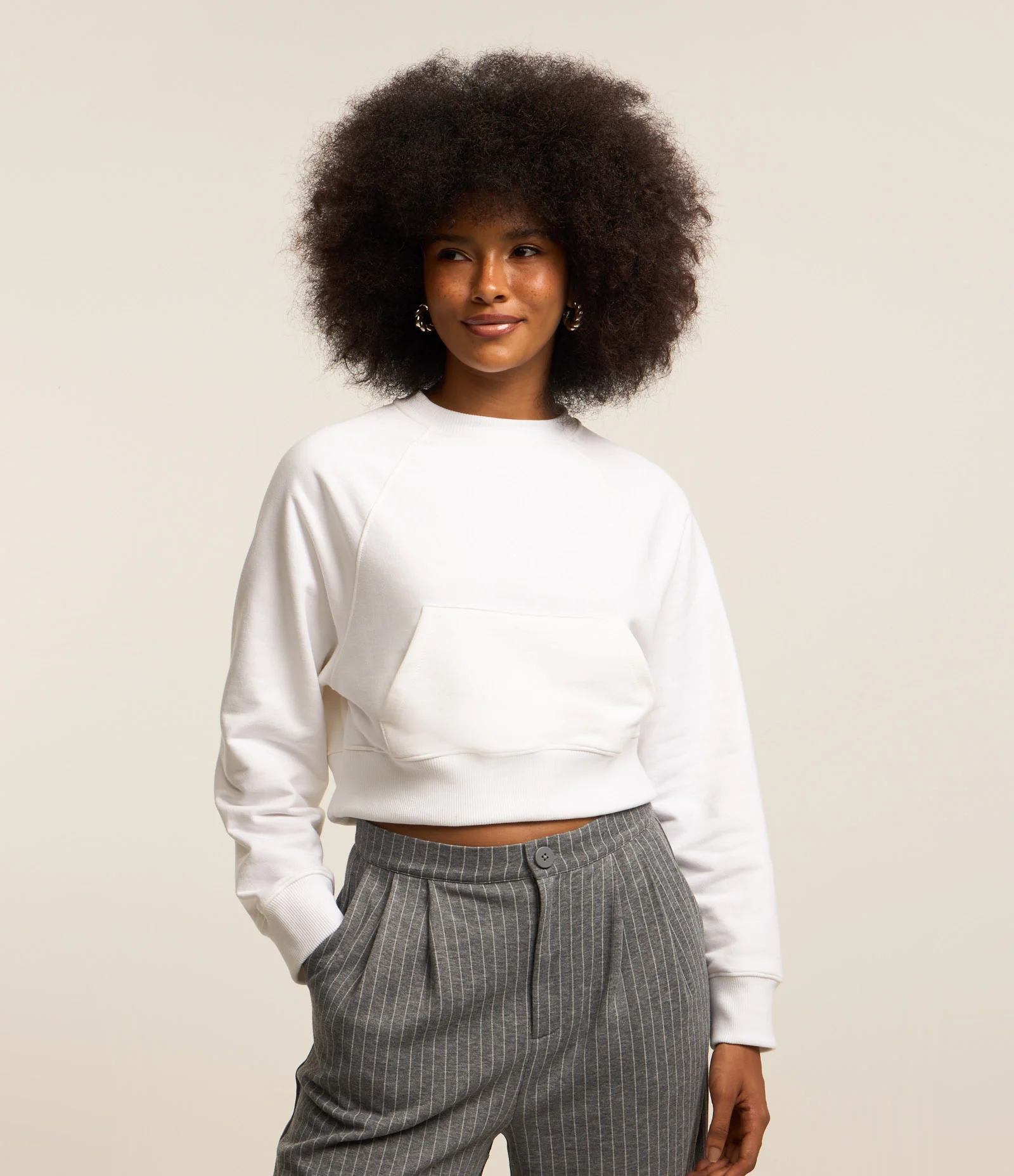 Blusão Cropped em Moletom com Bolsos Branco 1