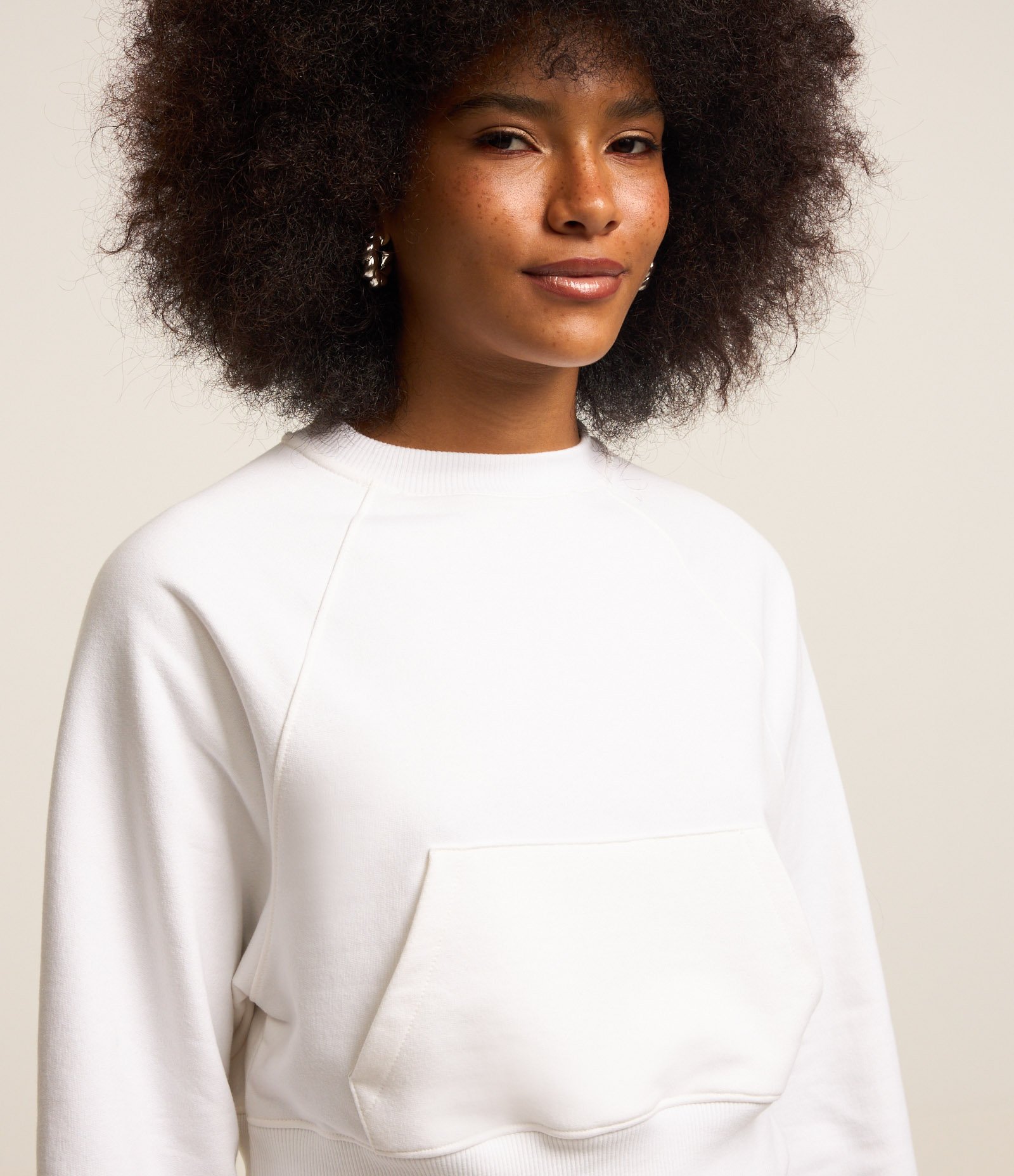 Blusão Cropped em Moletom com Bolsos Branco 3