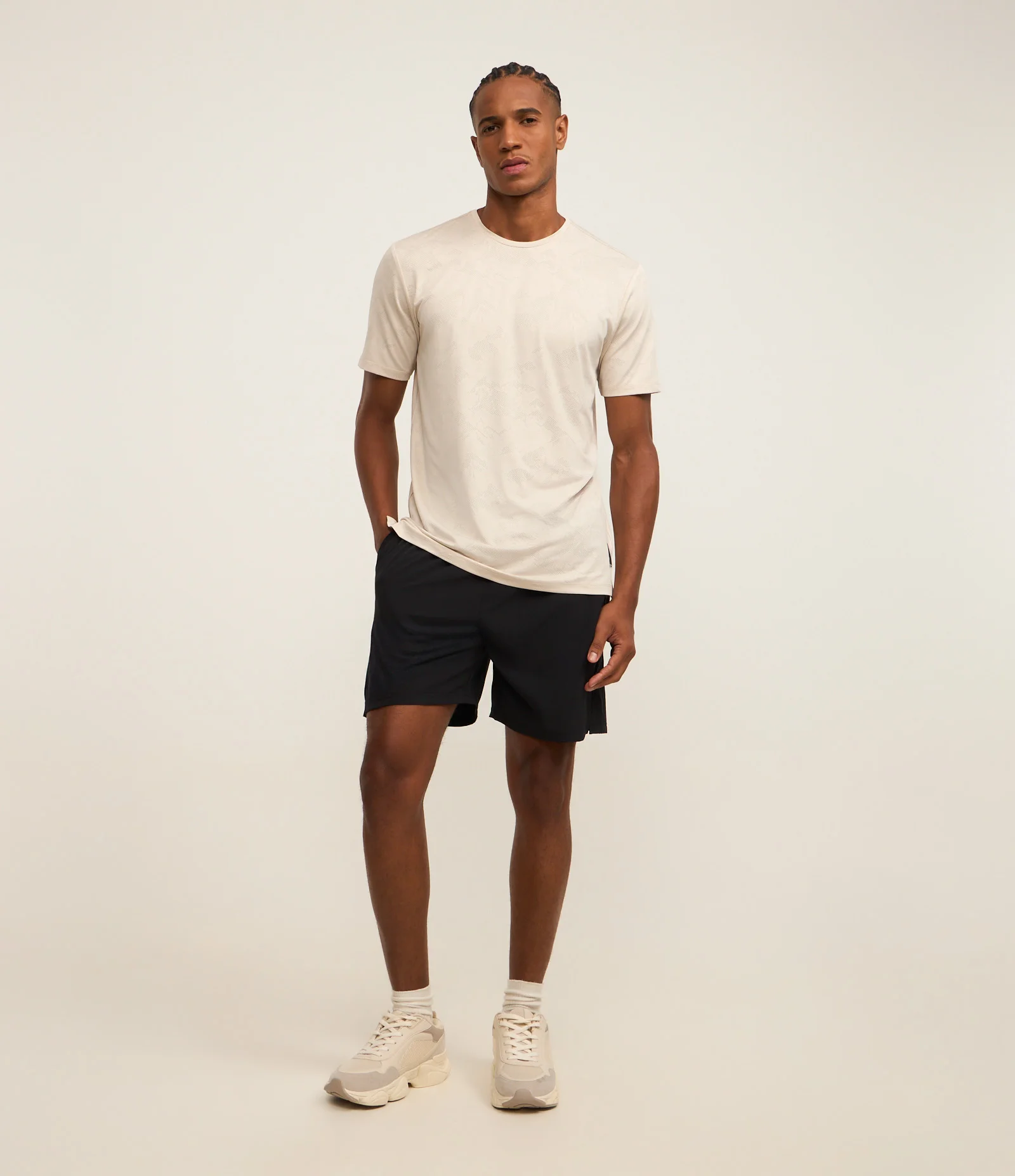 Bermuda Esportiva com Laser Cut e Print Lateral Preto 1